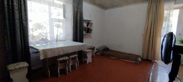 купить квартиру студию в бишкеке: 1 комната, 29 м², Индивидуалка, 2 этаж, Старый ремонт