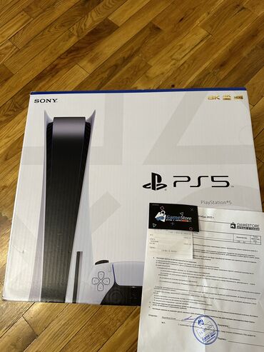 PS5 (Sony PlayStation 5): Срочно продаю Ps5 с полным комплектом, с диском Fifa, купленной в ps