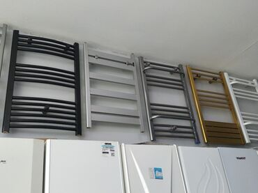 ванна купить: Müxtəlif rənglərdə və formalarda dəsmal qurudanlar təklif olunur. Bu