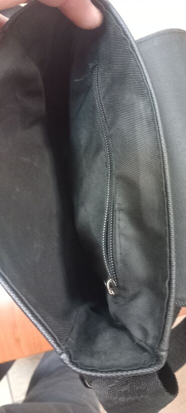 Torbe: Torbica kvalitetna očuvana fali joj 1 driker. Lacoste torbica — 5