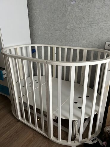 Beşiklər: Oğlan və qız üçün, Beşik, Matras ilə, Yellənmə mexanizm ilə