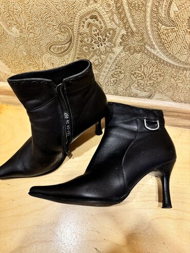 Basanoşka və səndəllər: Ölçü: 36, rəng - Sarı, İşlənmiş — 11