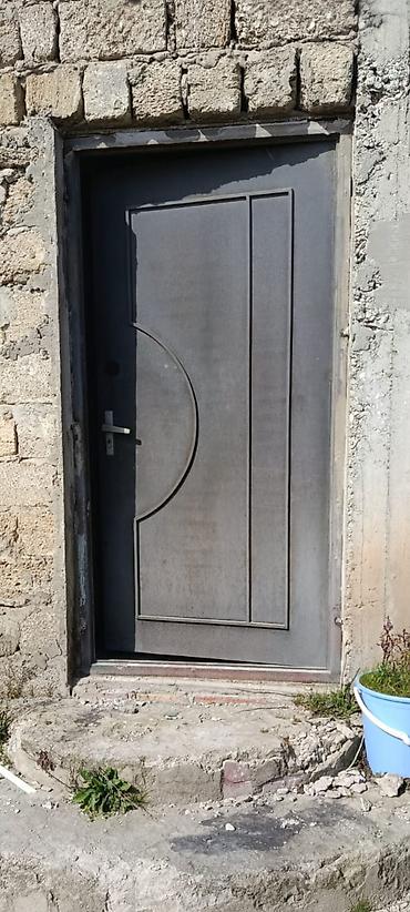 dəmir ferma: Metal giriş qapısı - Material: qalın metal təbəqədən hazırlanmış — 1