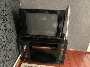 телевизор подставкой: Продам телевизор работает отлично и подставку тумбу обе за5000сом
