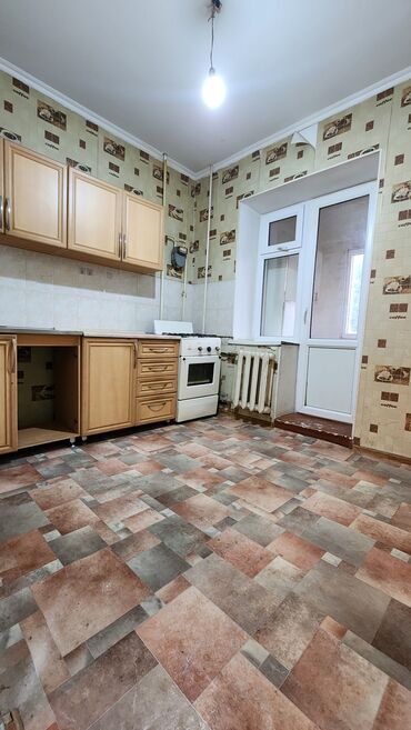 продаю дом ала тоо 3: 1 бөлмө, 32 кв. м, Жеке план, 2 кабат, Косметикалык ремонт