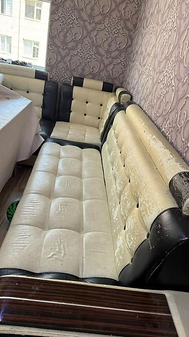 кухынный гарнитур: Кухонный уголок с обеденным столом и табуретами . 6000сом 
Г.Ош — 4