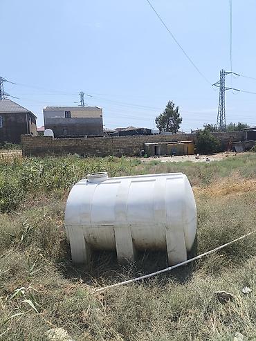 distillə olunmuş su satışı: Her iki su ceni satilir.Su axidan yeri partdagi cati yoxdu.Qiymetde — 3