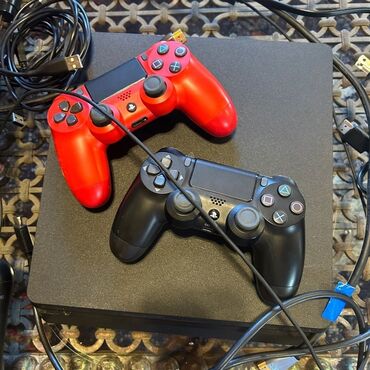 Digər oyun və konsollar: Sony PlayStation 4 oyun konsolu, iki ədəd DualShock oyun pultu ilə