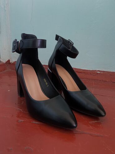 черные классические туфли: Туфли