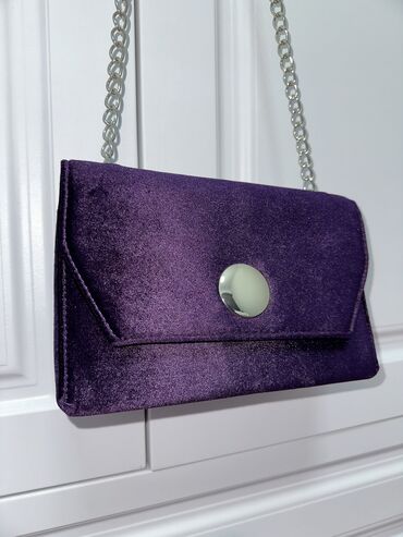 сумка женская: Сумка (клатч) фиолетового цвета. Новая, в своем пакете, как видно на