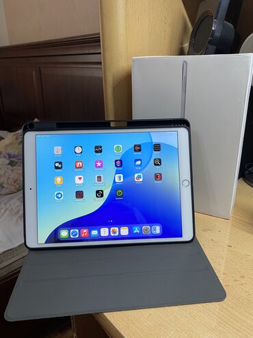 купить чехол на айпад: Планшет, Apple, память 64 ГБ, 10" - 11", Wi-Fi, Б/у, Классический цвет - Серебристый