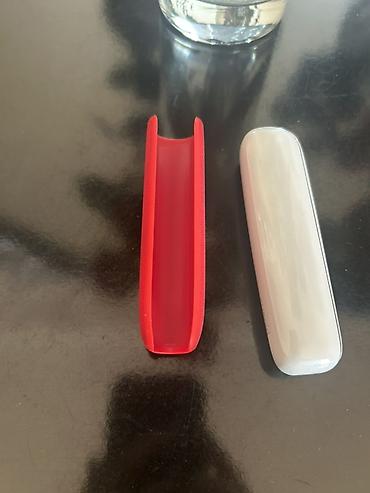 telefon aksesuar: IQOS üçün qoruyucu silikon üzlük və ağ korpus. Dəstdə şəkillərdə — 4