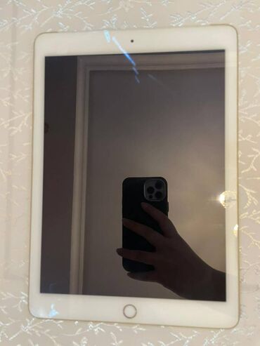 Printerlər: IPad ideal vəziyyətdədirş Barmaq izi, hec bir problemi yoxdur, adapter