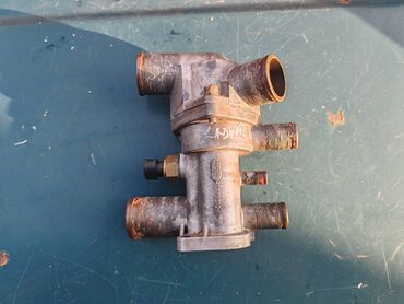 Auto delovi: Termostat sa kucistem i termodavacem Lada 112. Polovno, ocuvano — 1