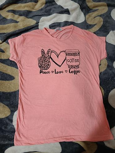 luze o: Roze ženska majica kratkih rukava sa printom “Peace ♥ Love ♥ Coffee” — 2