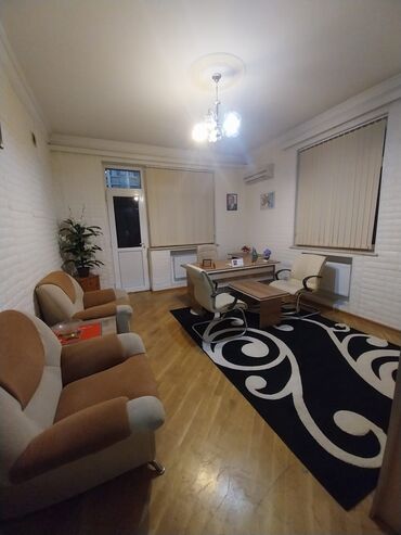 Ofislər: Ofis üçün hazır iş otaqları Xüsusiyyətlər: - Geniş və işıqlı — 7