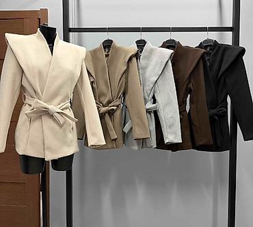 ponco kaput: Ženski strukirani kaput sa pojasom
3999 din
S M L Xl — 5
