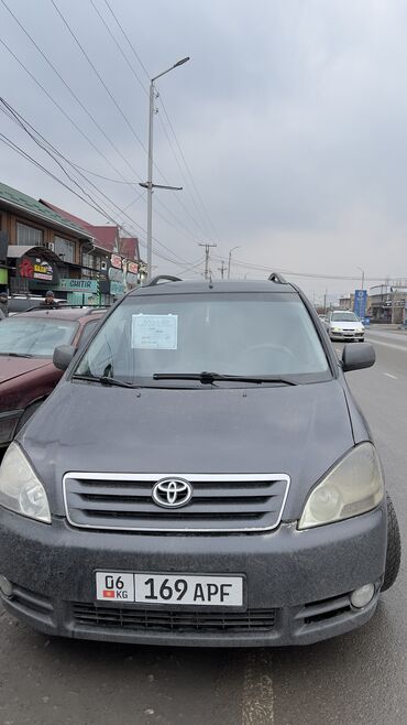 Toyota: Toyota Avensis Verso: 2002 г., 2 л, Механика, Дизель, Минивэн