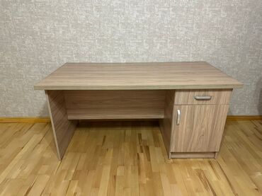 яйцо домашнее: Письменный стол, Б/у