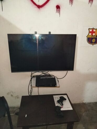 sex avadanliqlari: PlayStation 3 satlir 3 televizor 4 Ps Bir bar 5 divan Bir qəlyan