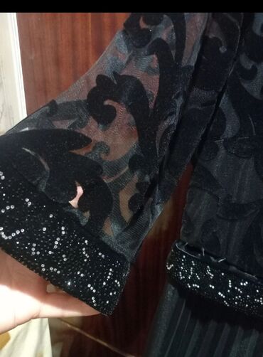 Paltolar: 48 raz.jaket lap az geyilib 15 man. qalanları fərqli qiymətə satılır — 10