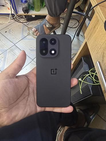 скупа телефон: OnePlus 15, Б/у, 256 ГБ, цвет - Черный, 2 SIM — 4