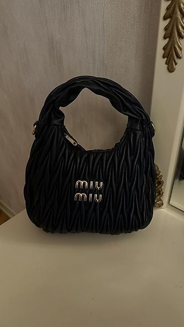 Çiyin çantası, Miu Miu, İşlənmiş