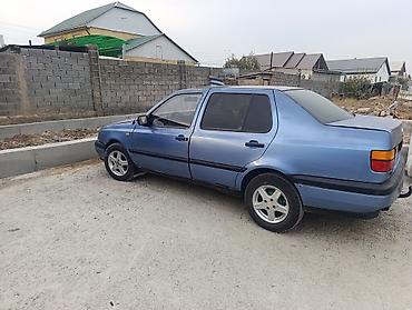 срочно в связи с переездом: Volkswagen Vento: 1994 г., 1.6 л, Механика, Бензин, Седан — 1