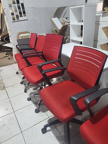 oturacaq ofis: Qırmızı ofis kresloları - hər biri tam islək vəziyyətdədir . hec bir — 4