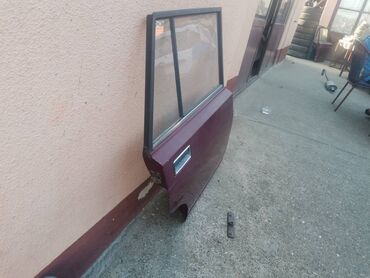 Auto delovi: Vrata zadnja desna Lada 2104 Karavan(bordo). Skinuta sa rastavljenog — 6
