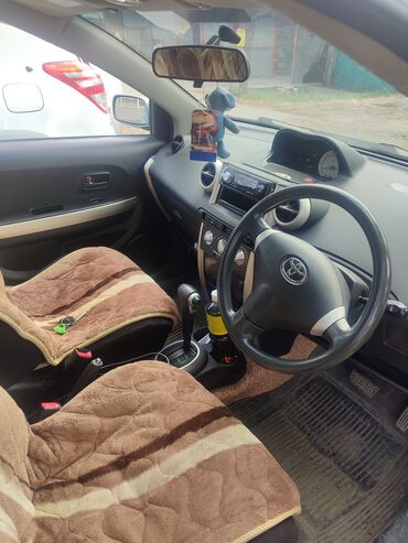 Toyota: Toyota ist: 2003 г., 1.3 л, Автомат, Бензин, Седан