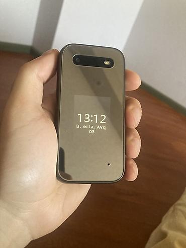 HMD flip telefon Xüsusiyyətlər: - İki ekranlı dizayn: xarici saat/ lalafo.az -da HMD flip telefon Xüsusiyyətlər: - İki ekranlı dizayn: xarici saat/
