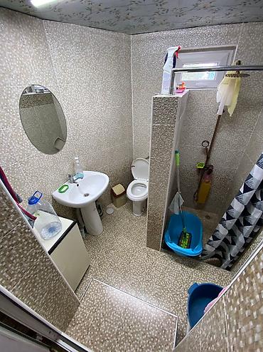 Продажа коттеджей и домов: Продаю дом в центре города Балыкчы. Рядом городская больница, вещевой — 5