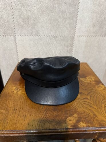 Baş geyimləri: Qara dəri kepka – kapitan/baker boy stili - Material: yüksək — 9