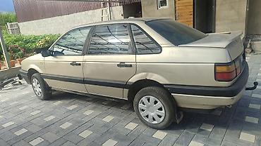 авто эмаль: Volkswagen Passat: 1988 г., Механика, Бензин, Седан — 3