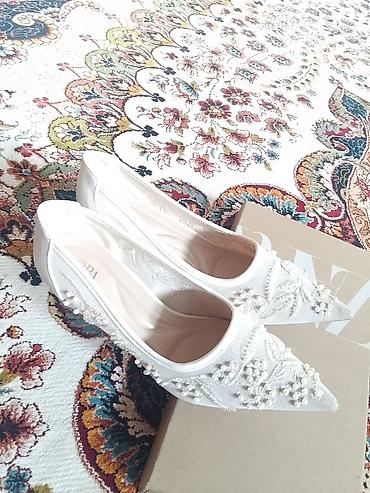 обув бишкек: Туфли, 36.5, Zara, Колдонулган, түсү - Ак, Өзү алып кетүү — 2