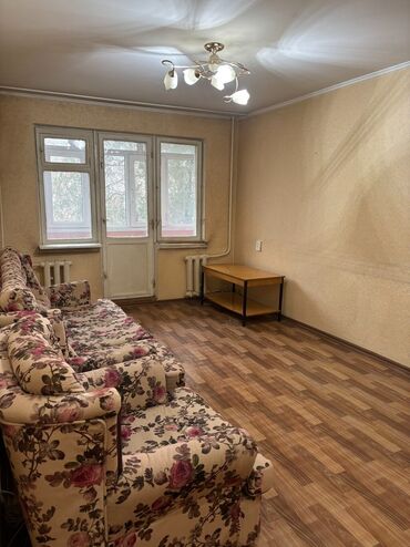 я ищу 2 комнатную квартиру в бишкеке на 30 000 сом: 2 комнаты, Риэлтор, Без подселения, С мебелью полностью