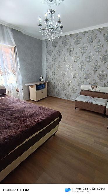 1 однокомнатная квартира: Qax Rayonun mərkəzində Bazara yaxın ərazide Ailəler üçün günlük kirayə — 8