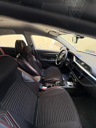 audi 6: Kia Rio: 1.6 l | 2020 il Sedan — 6