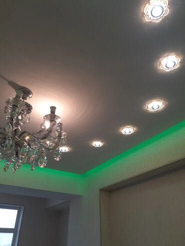 Alçipan: Peşəkar alcipan ustası Alçipan işləri görülür: • Arakəsmə • Asma tavan — 11