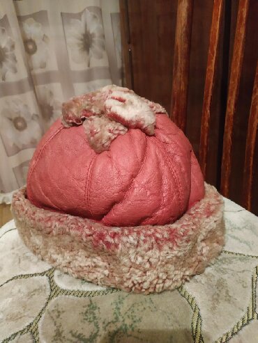 Головные уборы: Шапка из натуральной цигейки б/у, в хорошем состоянии