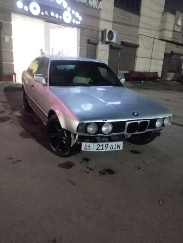 BMW: BMW 520: 1990 г., 2 л, Механика, Бензин, Седан