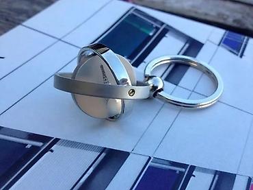 Privesci za ključeve: Kanada, Pariz - masivan, rotirajući privezak - original 2kom. cena za — 12