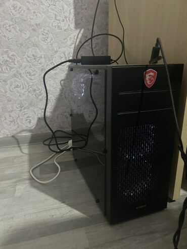 mikrofon komputer: NVIDIA GeForce RTX 3050 8gb qrafik kartı ilə təchiz edilmiş kompüter
