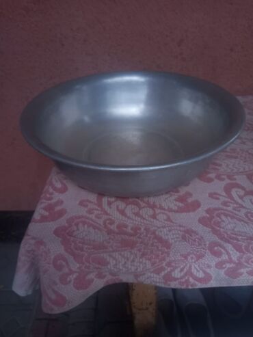 Наборы посуды: Набор разнообразной кухонной утвари, включающий эмалированные — 6