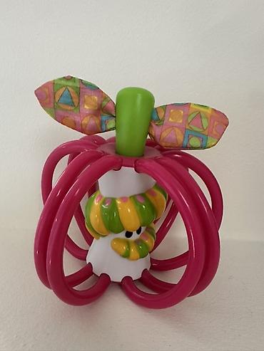 igračka dumpling: TOMY “Learning Curve” zvečka/aktivna igračka za bebe - Šarena — 2