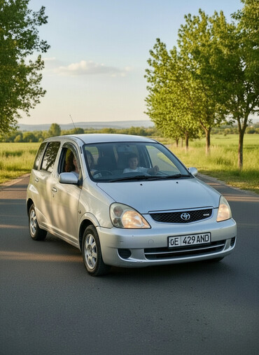 Toyota: Toyota Yaris Verso: 2000 г., Механика, Бензин, Минивэн — 1