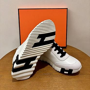 krosovkalar: Ağ-qara dizaynda Hermes Bouncing Sneaker idman ayaqqabısı Təmiz — 2