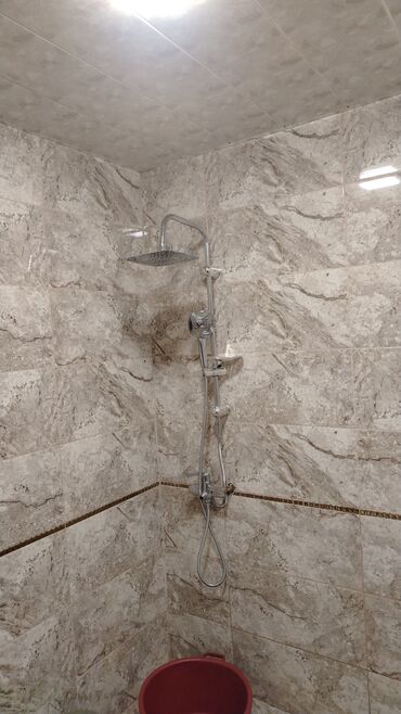 Binalar: Qaraçuxur qəsəbəsi.Neftcilər parkın yanı 2 otaqlı ev kira verilir.qaz — 13