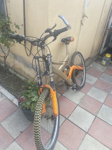 bisiklet: İşlənmiş Dağ velosipedi 26", sürətlərin sayı: 27